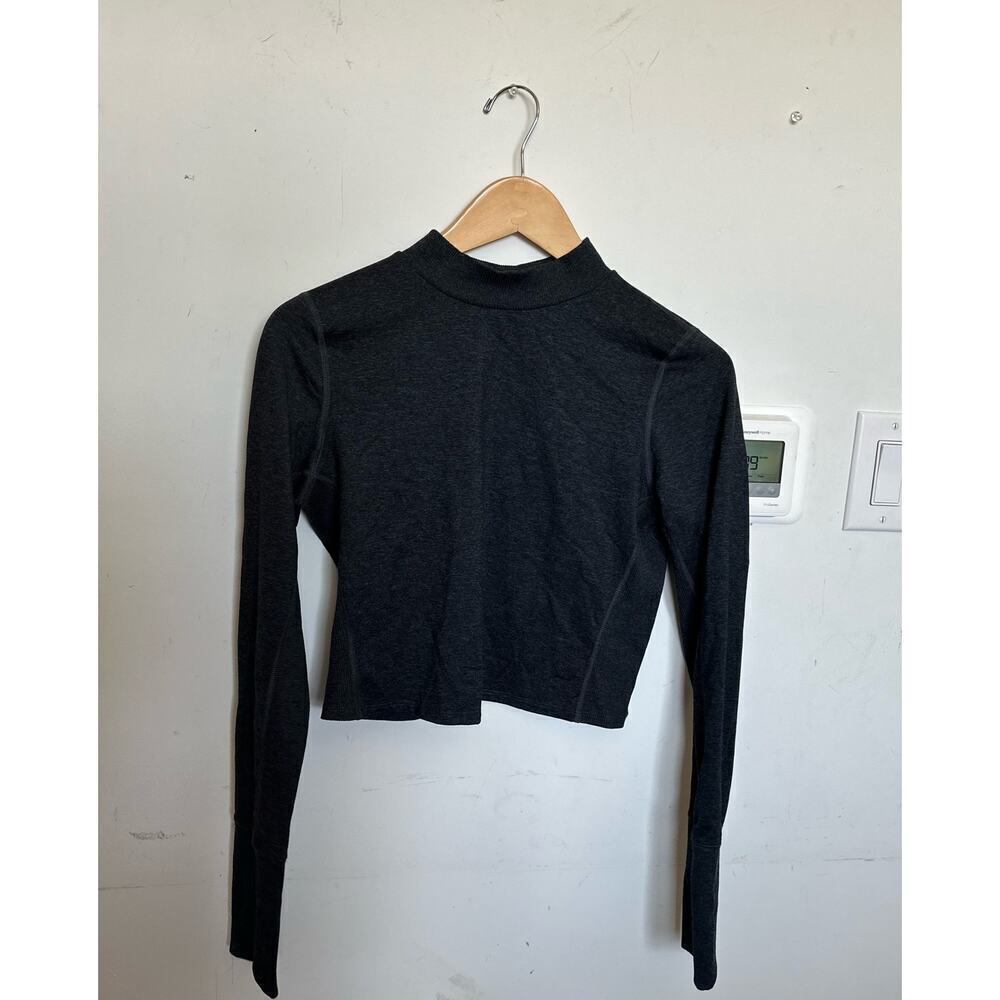 Womens Medium Old Navy CozeCore Go-Dry Long-Sleeve Cropped Gray Top - Picture 2 of 9